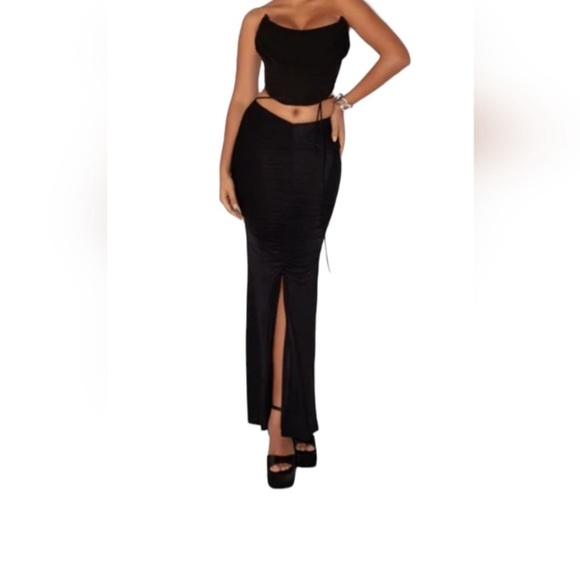 HEIRESS BLACK MAXI SKIRT - Picture 2 of 15